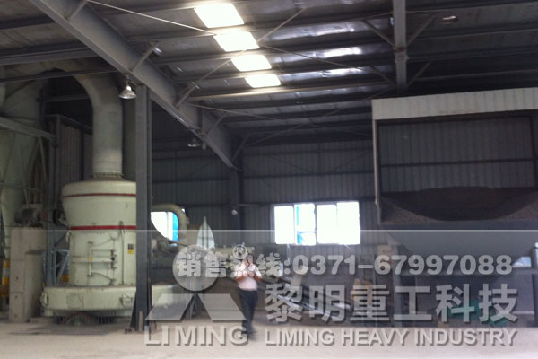 碳黑磨粉機現場之MTW磨粉機