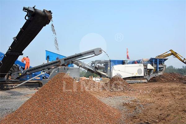 <a href='/line/' target='_blank'><u>破碎生產線</u></a>現場，小型<a href='http://www.dekcy.com/market/1236.html' target='_blank'><u>粉碎設備</u></a>
