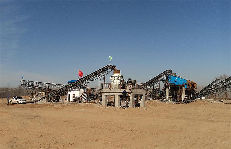 <a href='http://www.dekcy.com/' target='_blank'><u>圓錐破碎機</u></a>碎石現場