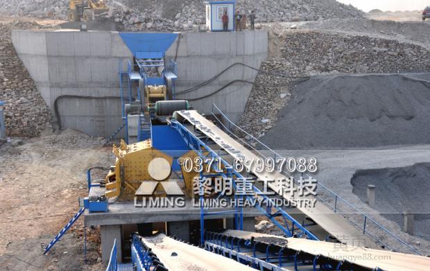 <a href='http://www.dekcy.com/products/' target='_blank'><u>砂石生產線</u></a>現場